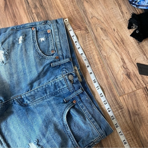 Madewell Relaxed Denim Shorts in Homecrest Wash: Ripped Edition - Picture 8 of 12